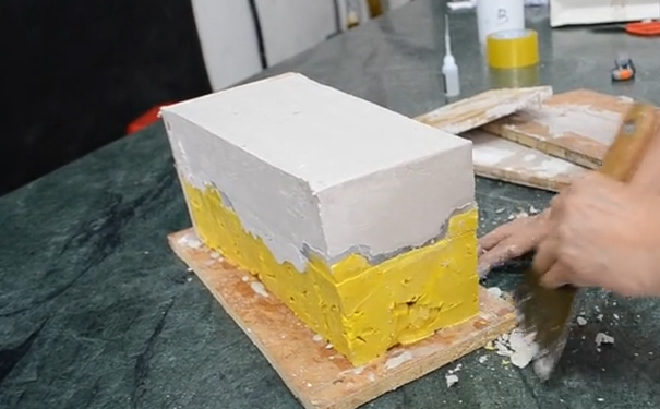 模具硅橡膠成型后怎樣制作外模？