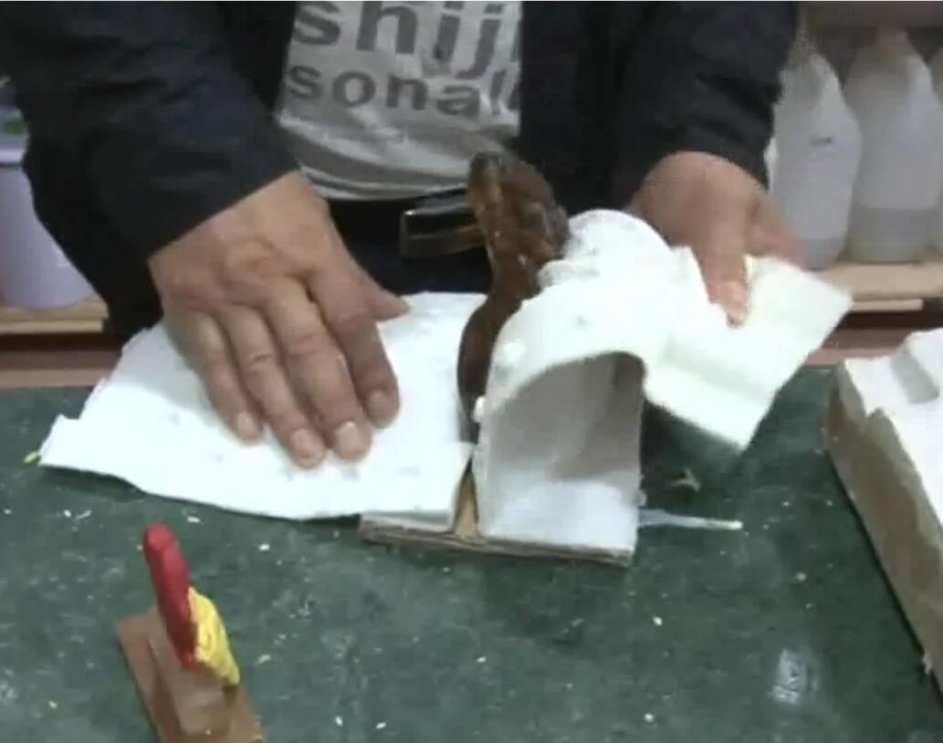 工業(yè)級(jí)模具硅膠開模拆邊困難怎么辦？